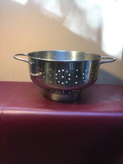 Stainless steel colander