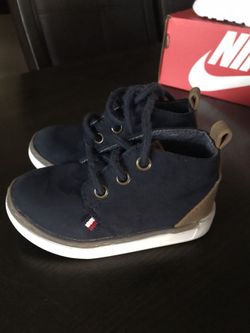 Tommy Hilfiger size 5