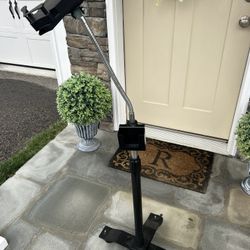 Gooseneck Adjustable iPad/tablet Holder W/ Wheels