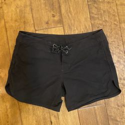 Patagonia Women’s Wavefarer Boardshorts (black, sz 2)