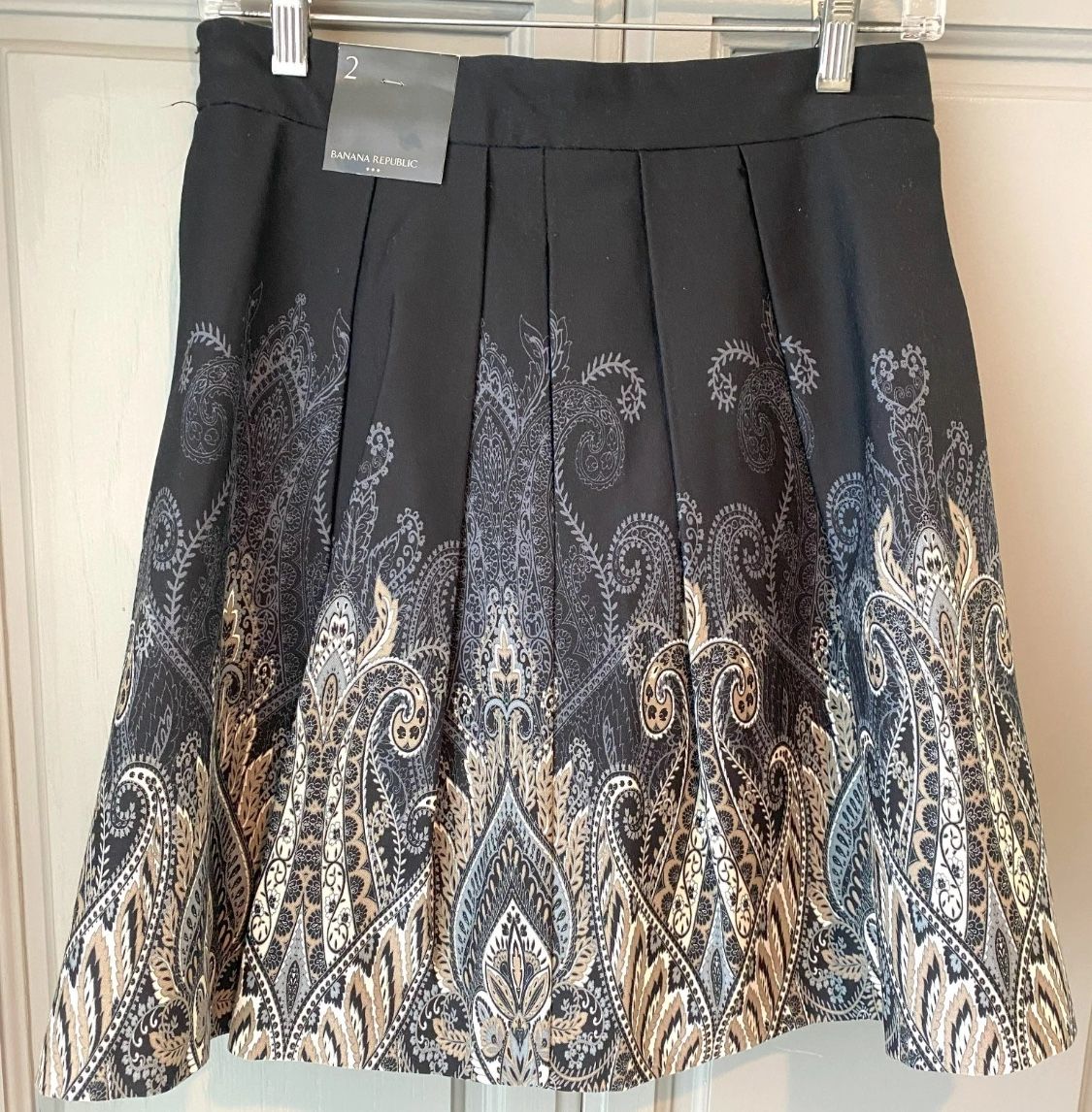 BANANA REPUBLIC Designs Skirt Size 2 NWT