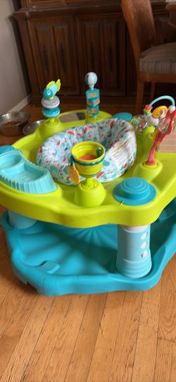 Baby play center. Exer Saucer.