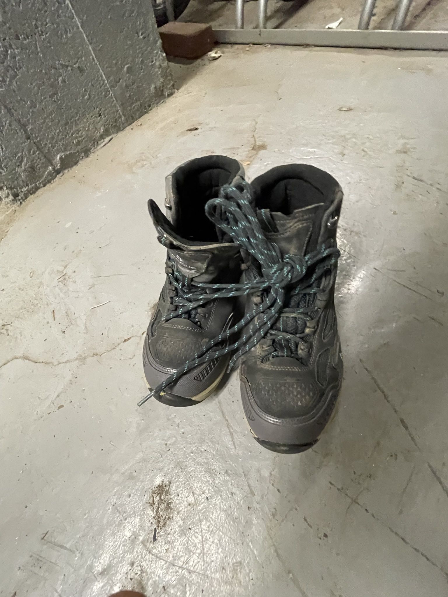 Vasque Boys Hiking Boots 5 USA, 4 UK, 37 EU, In Nice Condition