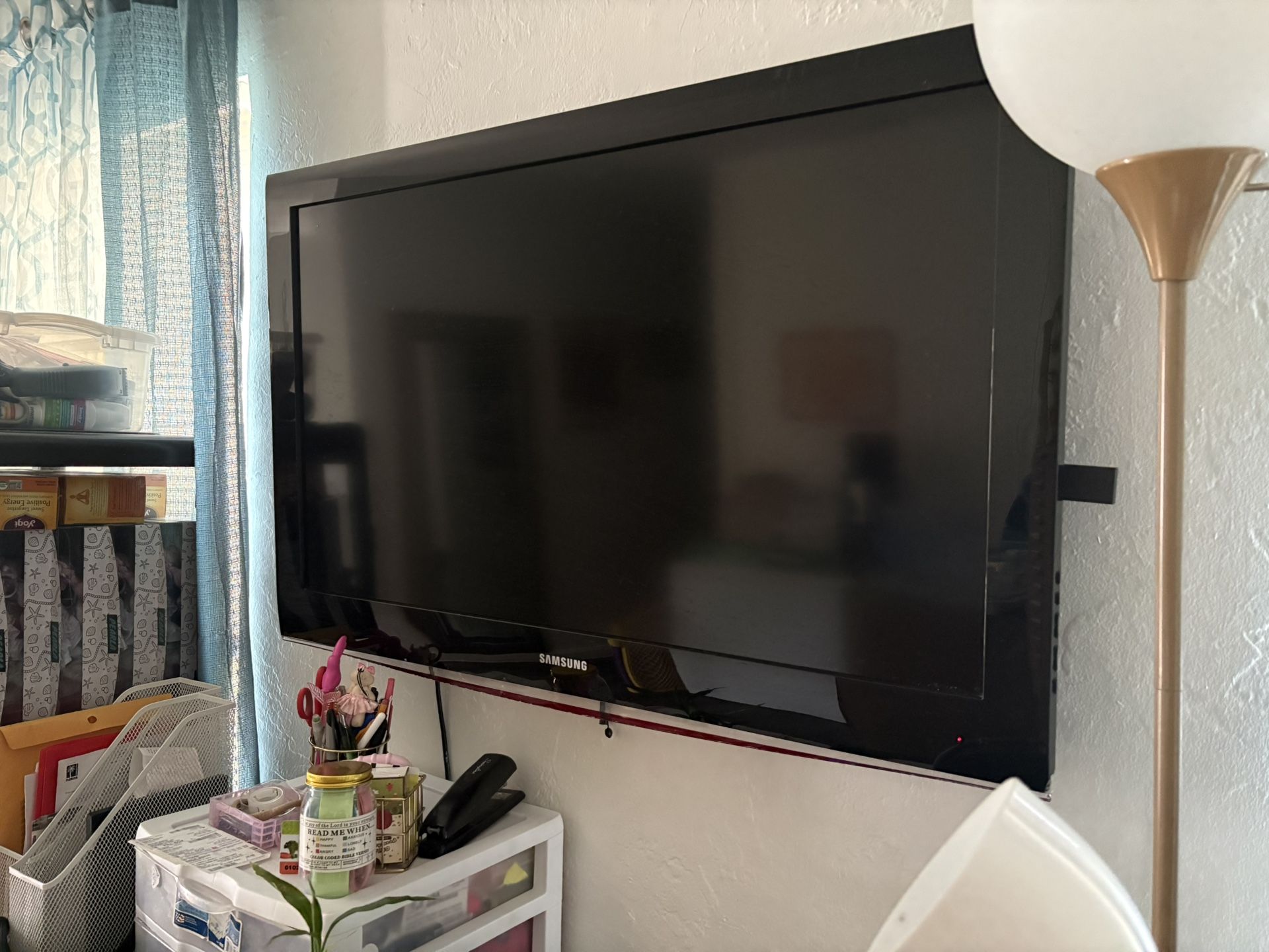 Samsung 42” Flat Screen TV