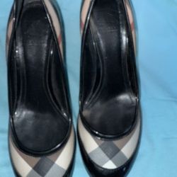 Zapatillas  Burberry  Talla 36 1/2  $80