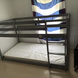Twin Bunkbeds 