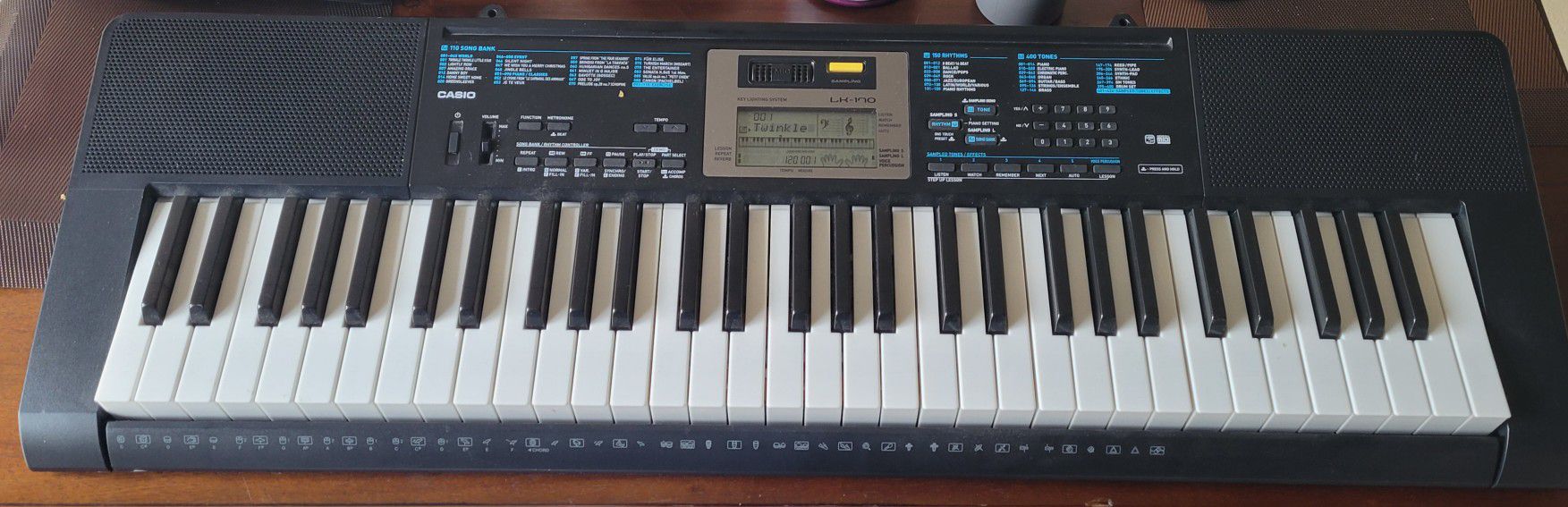 Electronic Casio Keyboard. 
