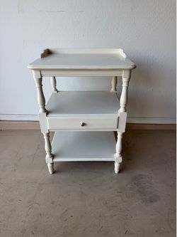 Mini White Stand