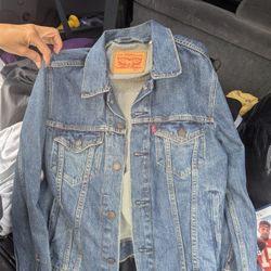 Levi's Women's Ex-Boyfriend Trucker Jacket With Patch Size Small C4