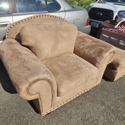 Chair With Ottoman 