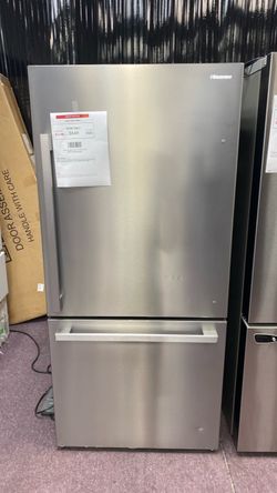 Hisense 17.2-cu ft Counter-Depth 32-in Wide Bottom-Freezer Refrigerator with Ice Maker (Fingerprint Resistant Stainless Steel) ENERGY STAR Certified