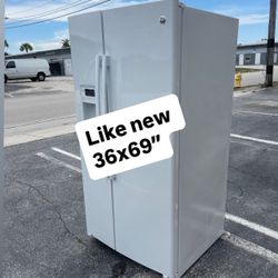 Ge Refrigerator Like New 