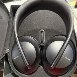 Bose Headphones 700 Noise-Canceling Bluetooth Headphones (Triple Black)