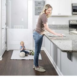 Yoofor Retractable Baby Gate