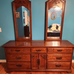 Solid Wood Vintage Bedroom Set. Dresser 62x12x32H Mirrors (2) Armoire 42x19x56H Nightstands 25x17x23