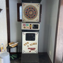 Dart machine antique