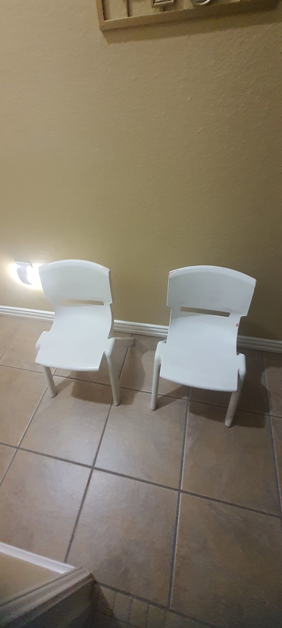 2 Kids Chairs 