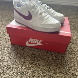 New Nike sneakers youth size 6.5Y women size 9