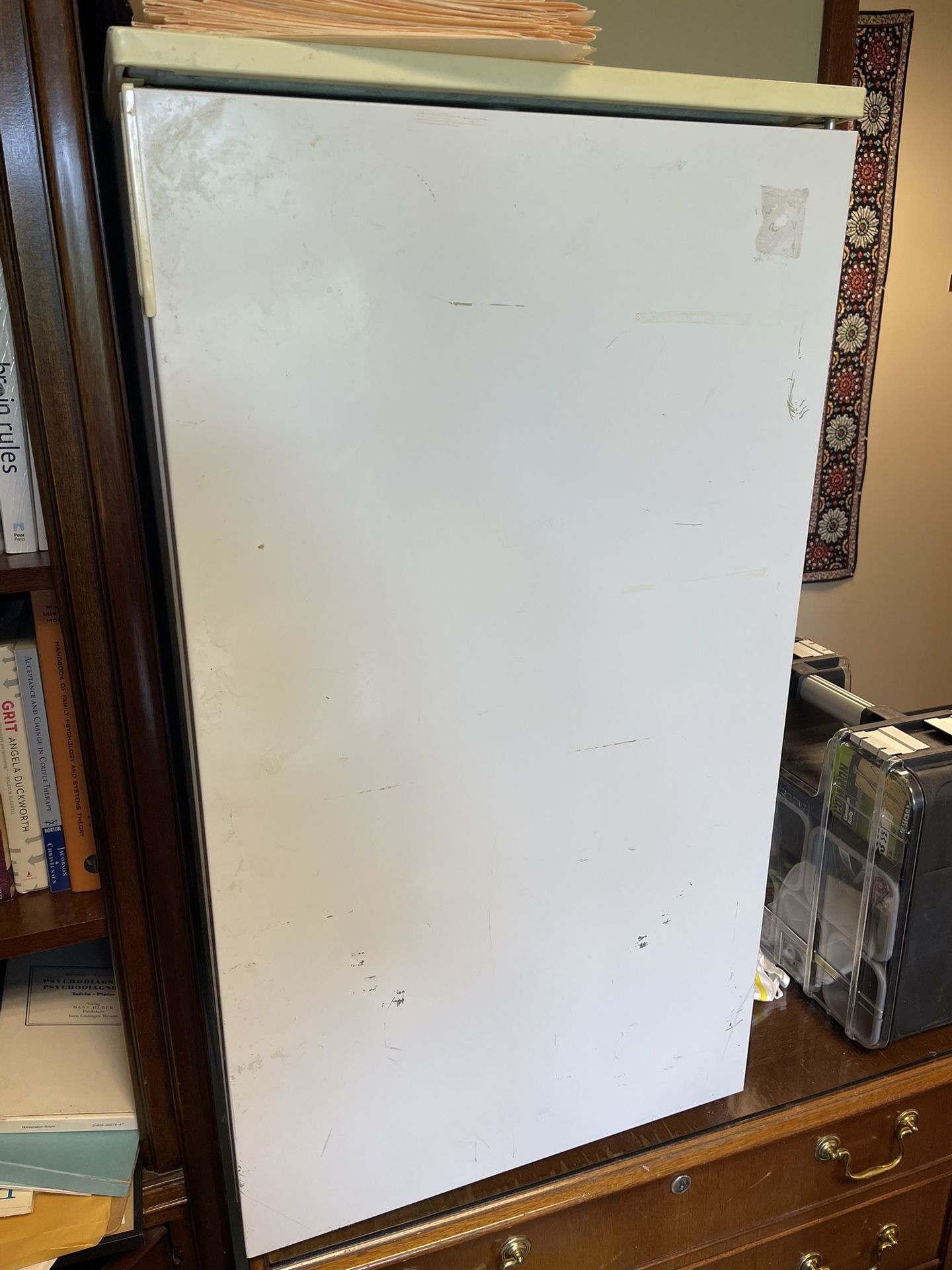 GE Mini fridge - Freezer Compartment- Works Great