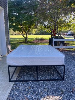 Tuft & Needle Queen Mattress