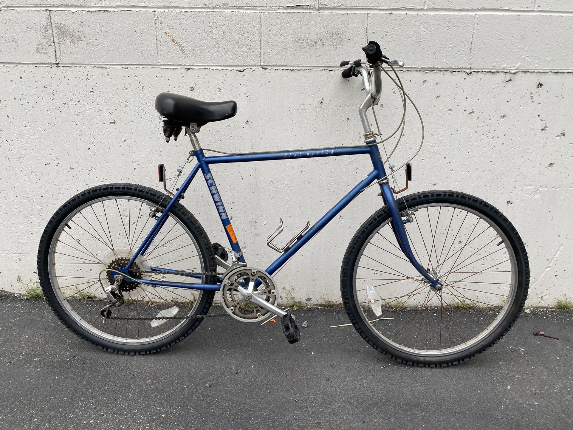 Vintage Schwinn Mesa Runner Hybrid Mountain Bike for Sale in