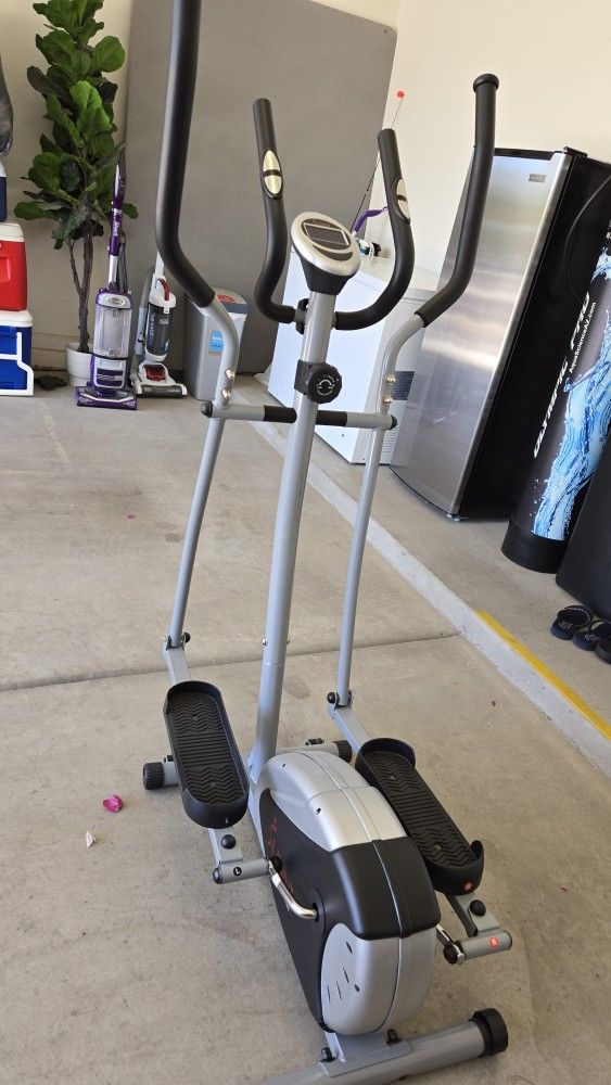 Sunny Health & Fitness Elliptical Trainer - Great Condition
