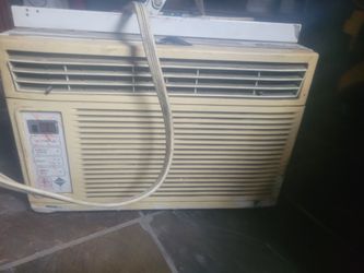 Air Conditioner Wall Unit 5,300 btu