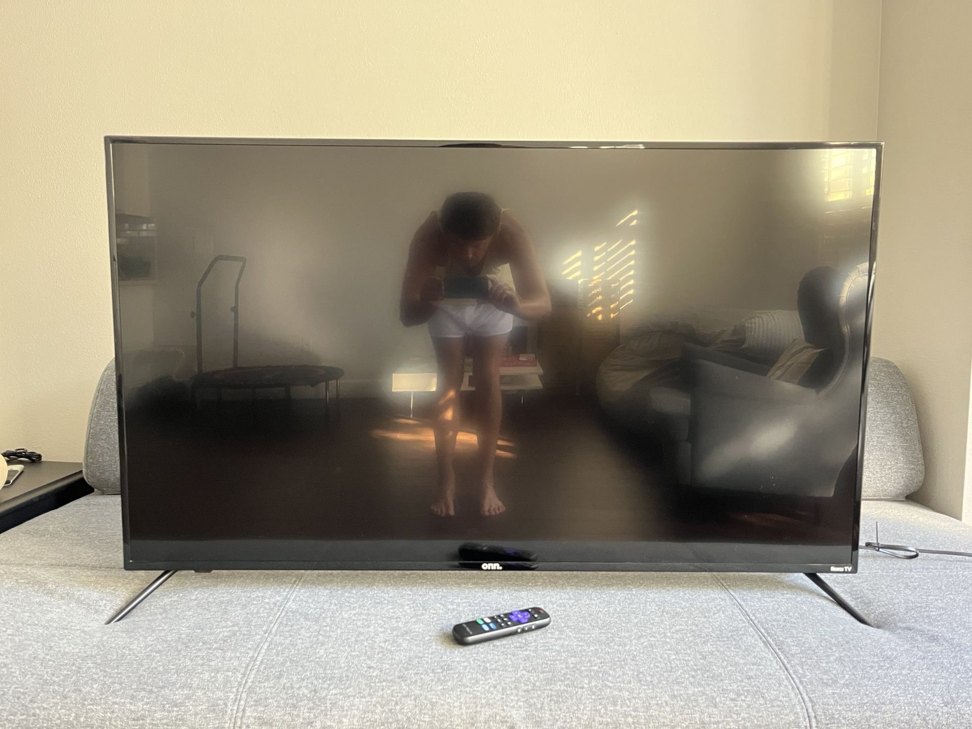 onn. 50" 4K UHD HDR10 Roku TV
