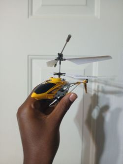 "Injured" S107 RC Helicopter BUT Repairable. Yellow Color.