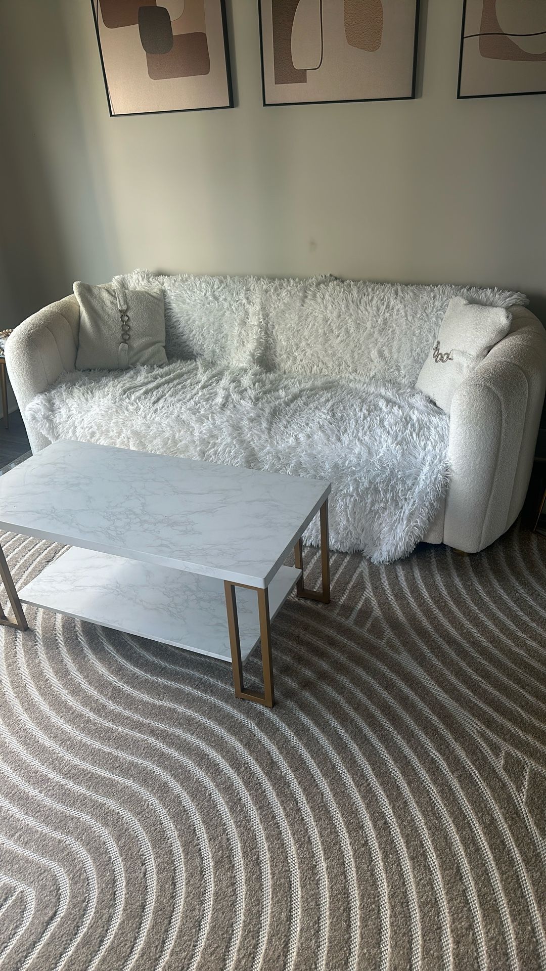 SELLING MY COUCH