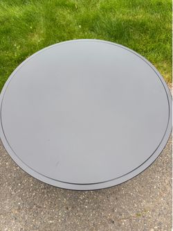 Round coffee table