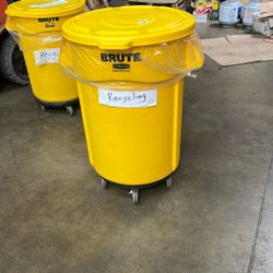 55 Gallon Rubbermaid Commercial Bin
