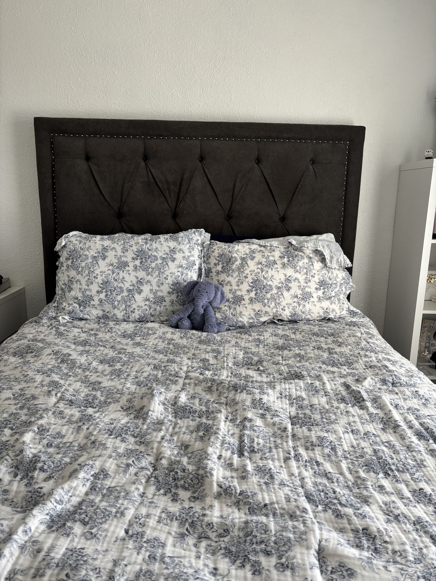 Queen Bed Frame with 2 Storage Drawers – Rooms To Go – Originally $1,000