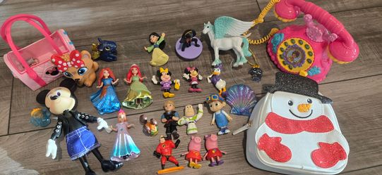 Disney Minnie Mouse poseable fashion doll