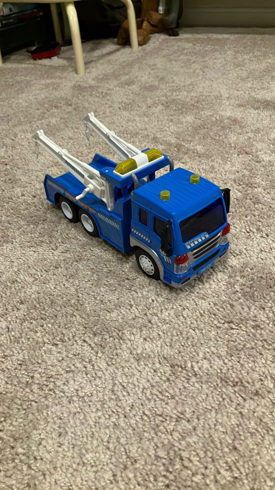 Toy Tow-Truck Rotating Crane Arms