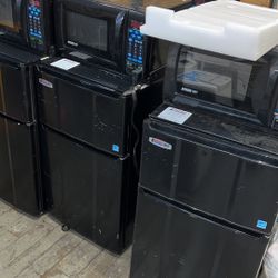 Micro Fridge With Microwave And SafePlug For University And College .