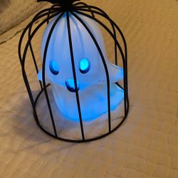 Fantasma  $10.00 Funciona Con Baterías Cambia De Color 