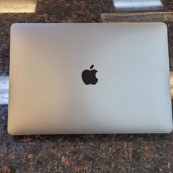 Apple Macbook Laptop 2020 - Perfect Condition with Retina Display - 256 SSD - For Sale or Trade