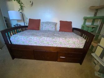 Wooden captain's daybed frame - twin