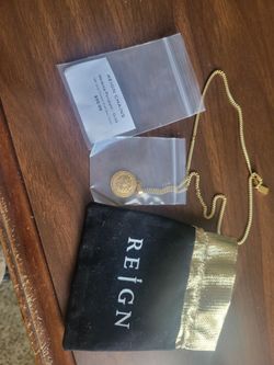 Reign Chains Medusa Pendant Necklace Gold