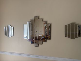 Mirror clock with 2 side mirrors