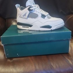 Jordan 4 Retro Oxidized Green Lightly Worn Right Toe Box Is Creased From Driving 