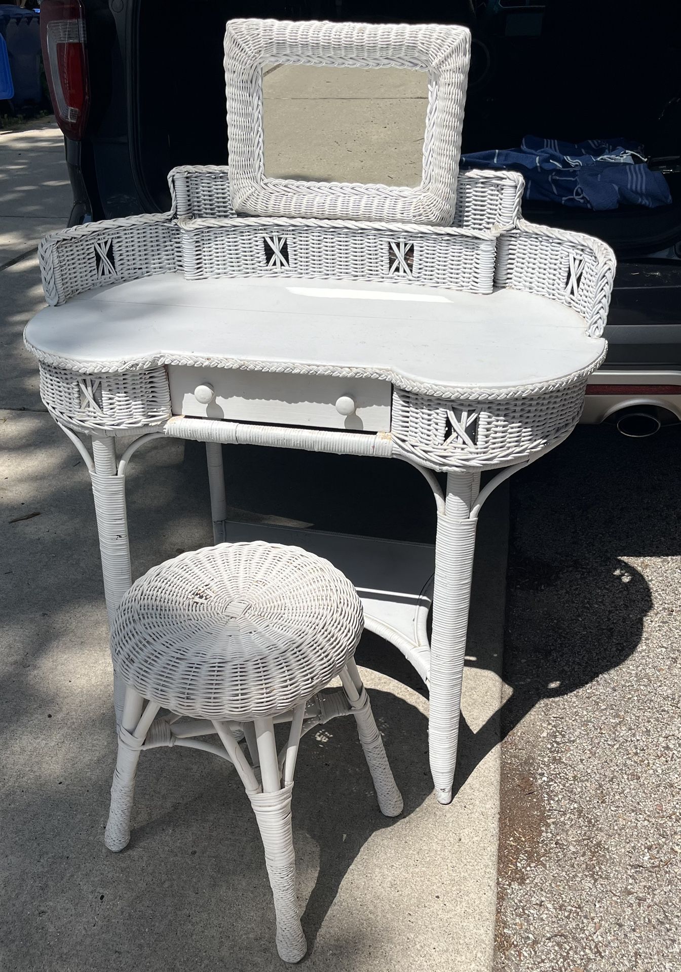Wicker Vanity Set