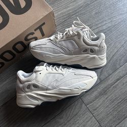 Yeezy 700 Analog 
