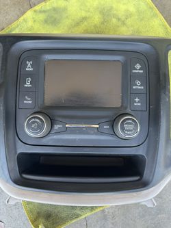 Original Radio ( And Fame) 2015-2018 Jeep Latitude