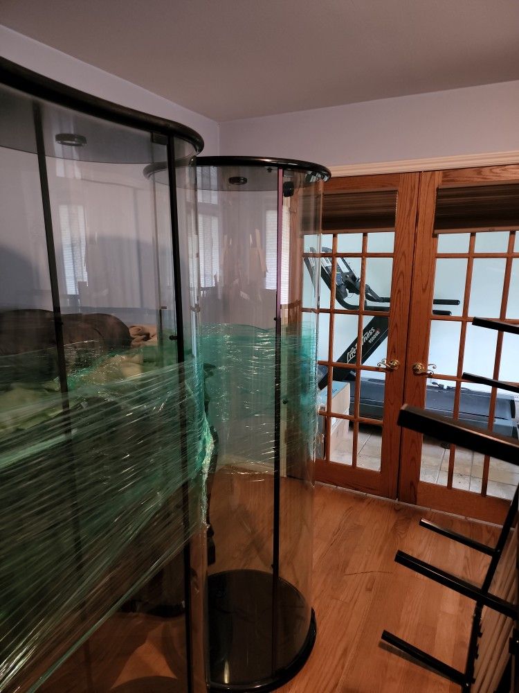 6 Foot Glass Cabinet With 3 Shelves
