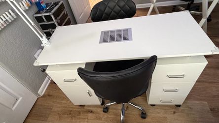 Nails tech table