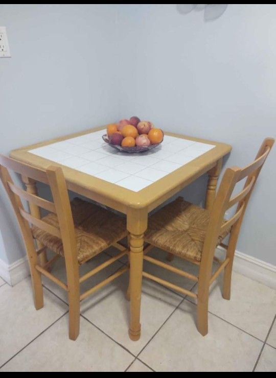 Kitchen Table w/Chairs