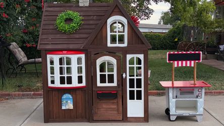 ( LITTLE TIKES ) 100% ALL WOOD PLAY HOUSE AND FOOD STAND
