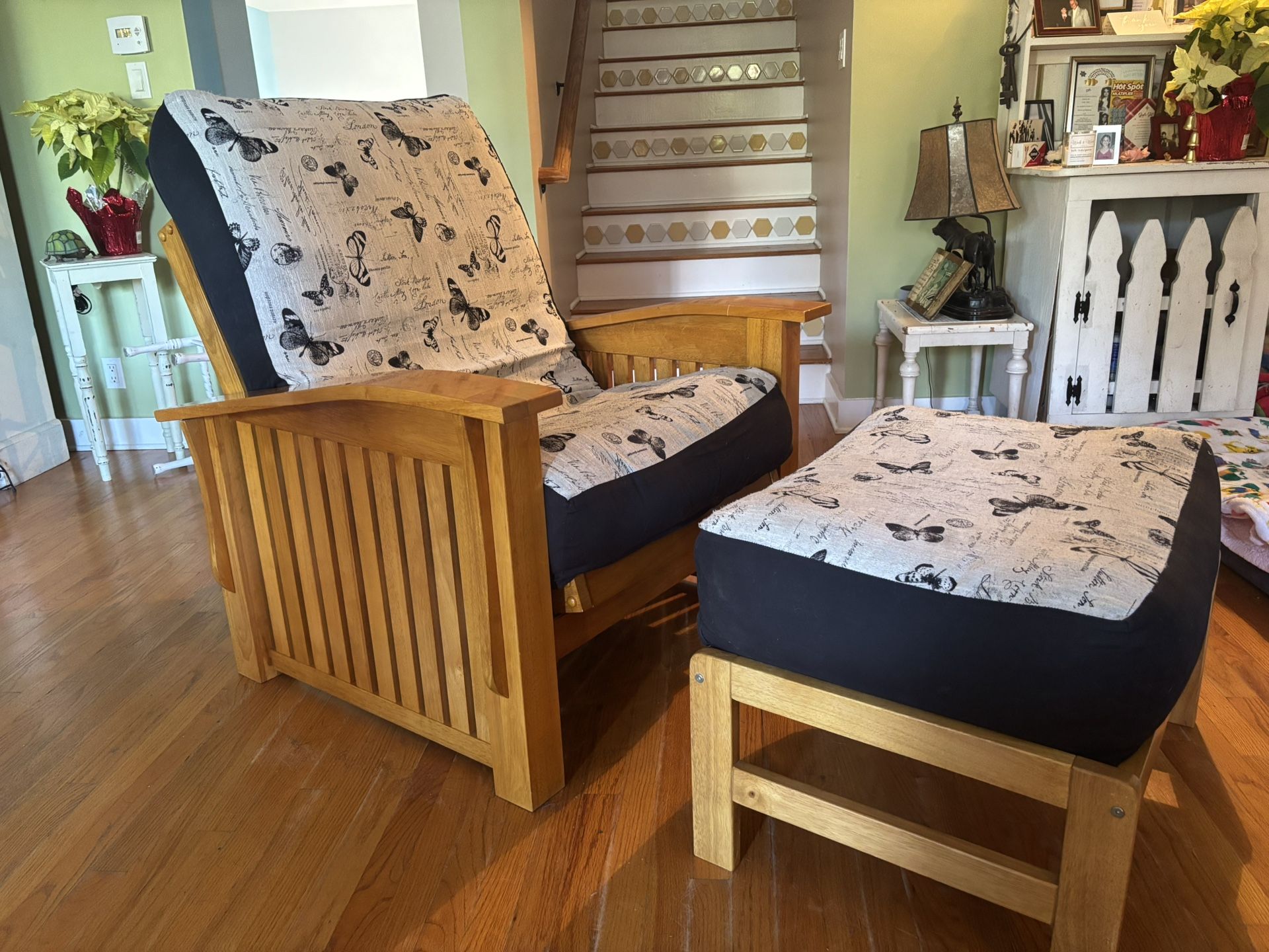 Futon Arm Chair With Ottoman
